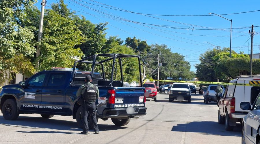 Unidades policiacas y elementos desplegados en una calle