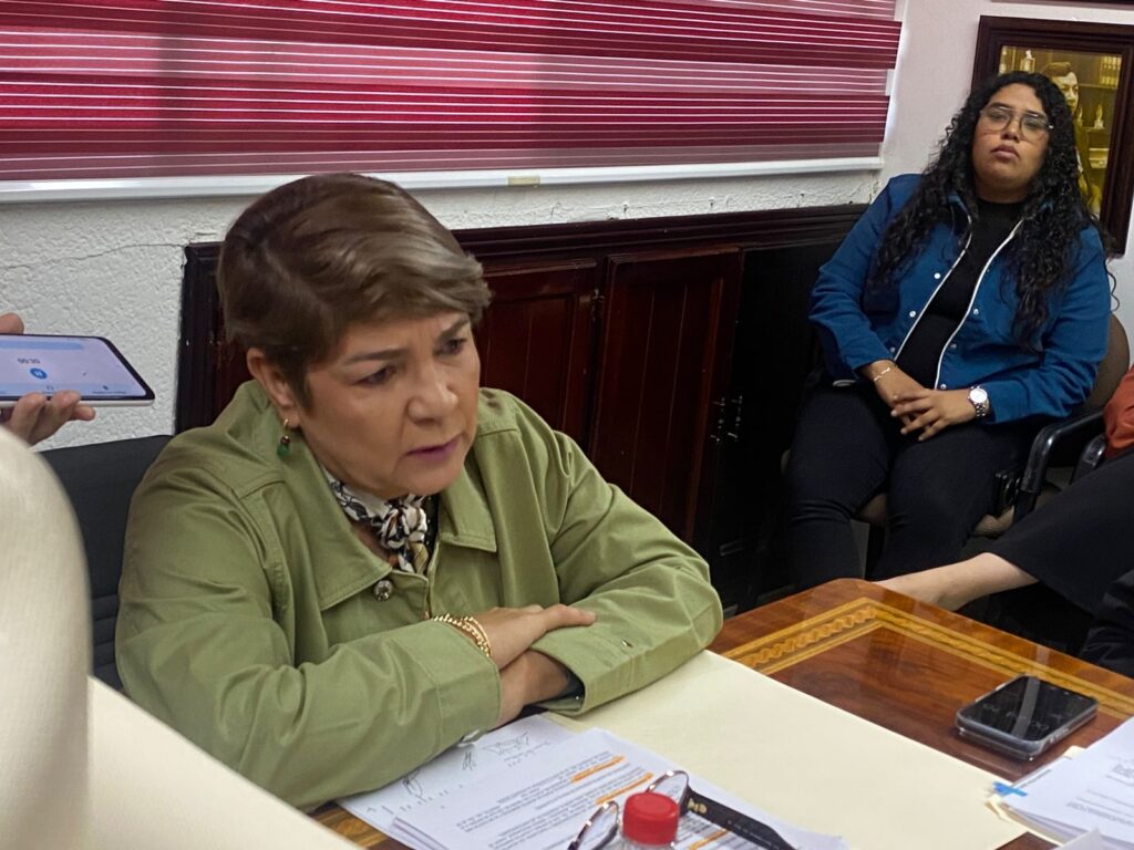 Cecilia Ramírez Montoya en cabildo Guasave