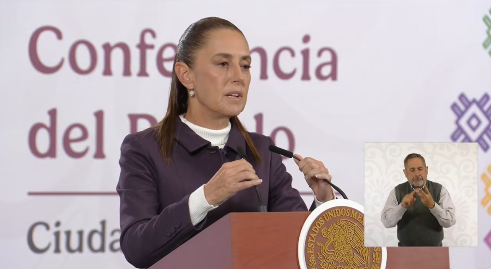 La presidenta de mexico Claudia Sheinbaum en la mañanera