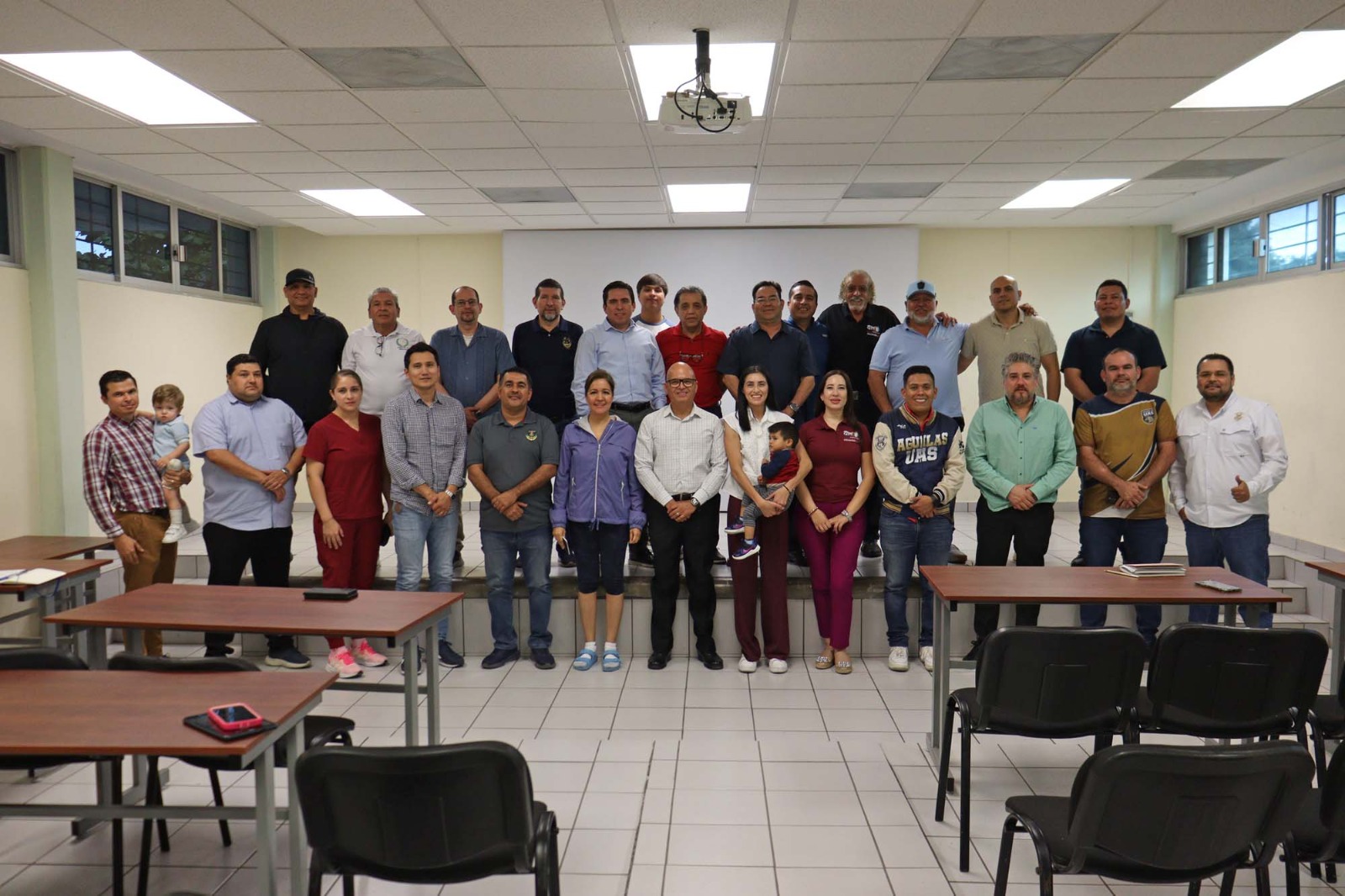 Comité organizador del Maratón Internacional de Culiacán 2026 posando para la foto