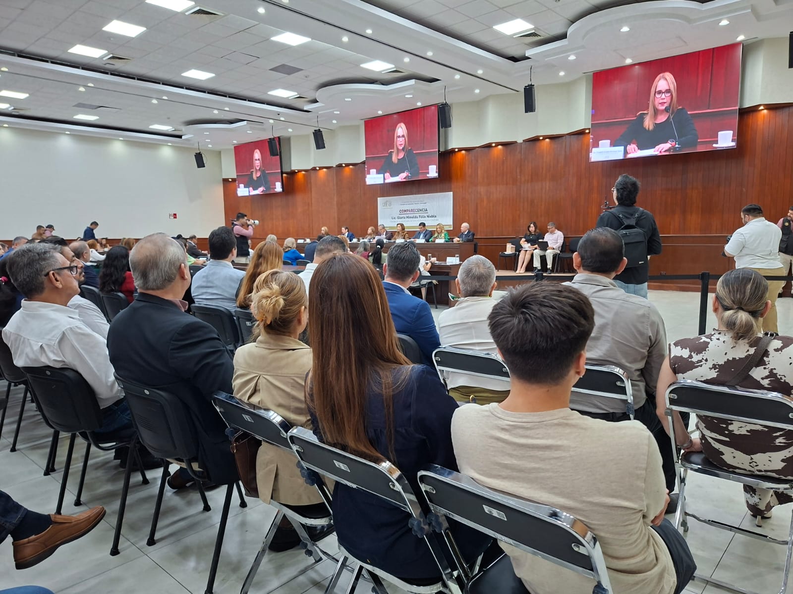 Comparece Gloria Himelda Félix en Congreso de Sinaloa