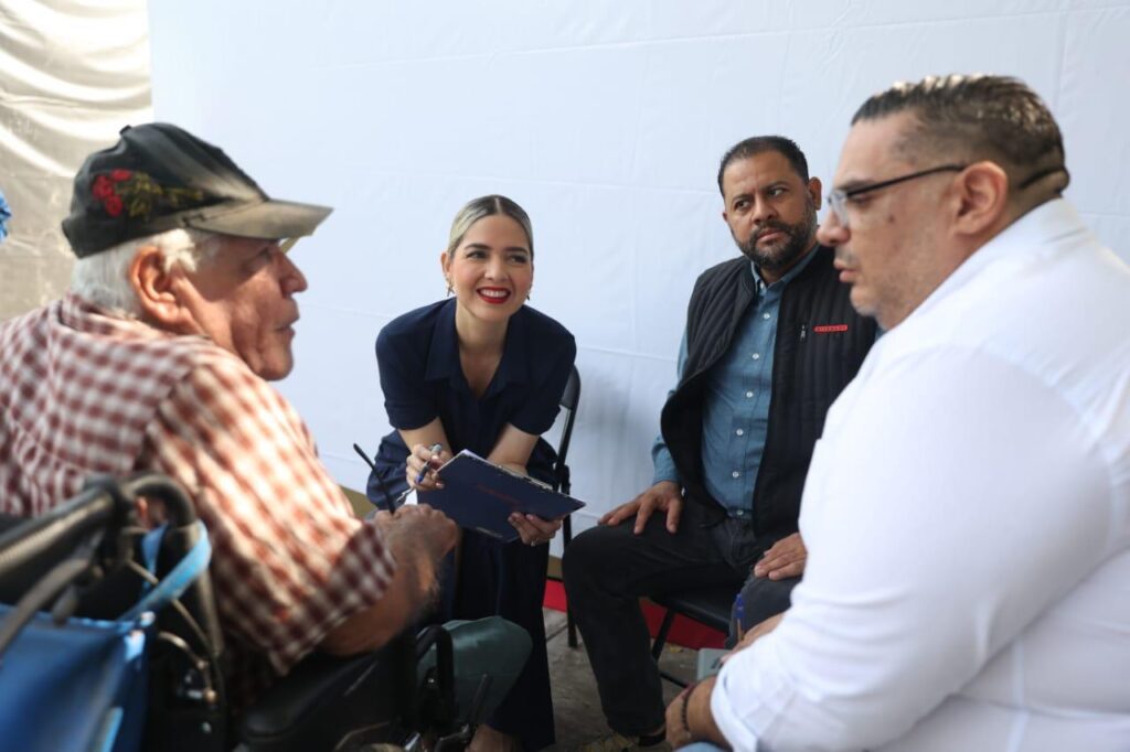 Estrella Palacios en jornada de Contigo Mazatlán