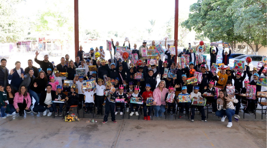 DIF Ahome realizó la Caravana de los Reyes Magos en los planteles educativos de las comunidades de La Cuchilla de Cachoana y Bagojo del Río.