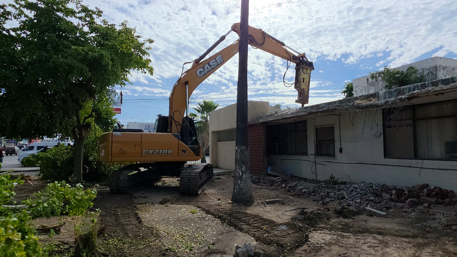 Demolición en Salvador Alvarado