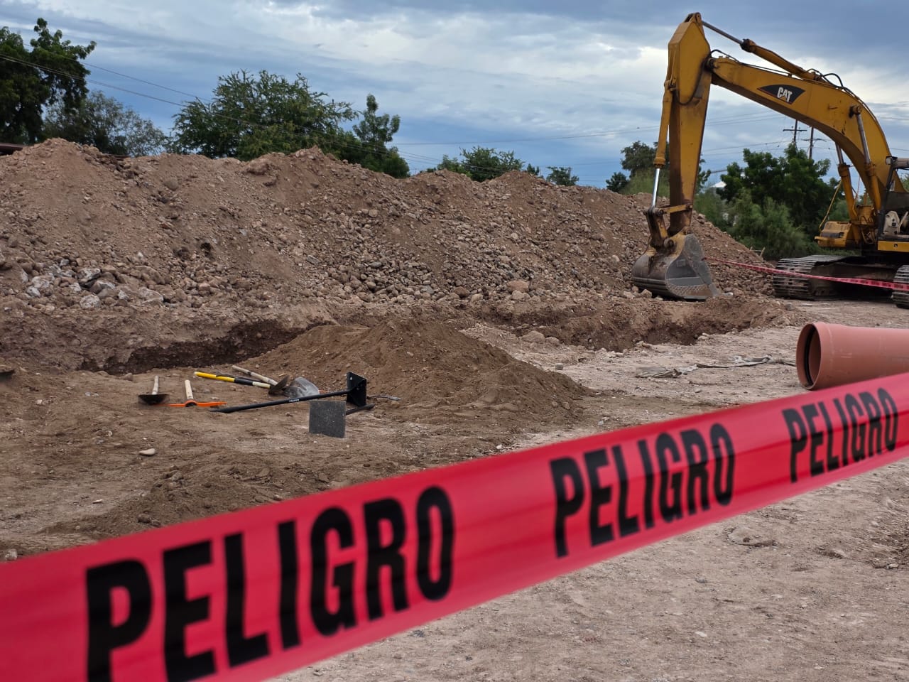 Derrumbe en obra de Guamúchil deja un muerto y un herido
