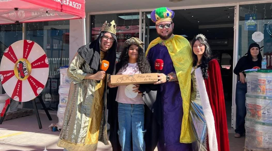Celebración del Día de Reyes con los locutores de RSN Guasave