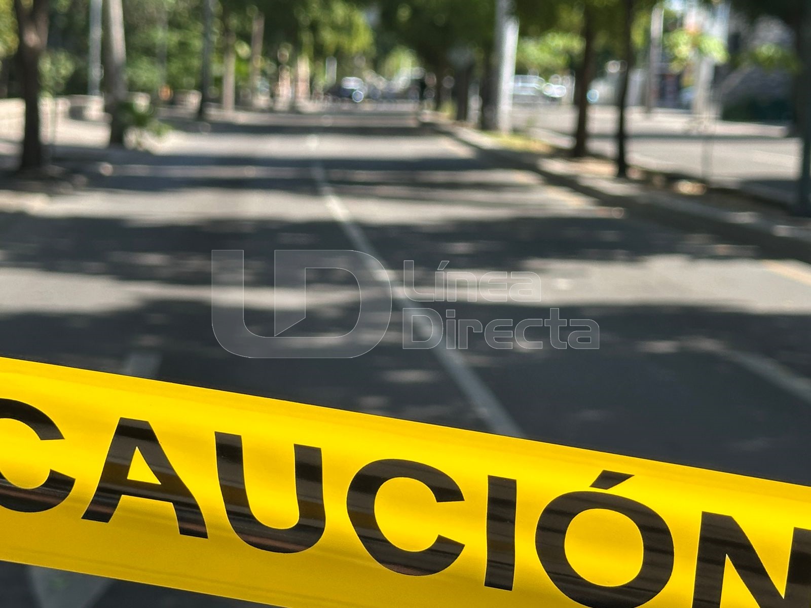 Cinta de precaución acordonando un área