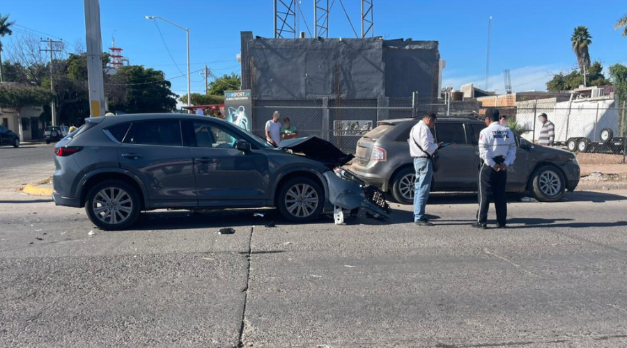 Unidades involucradas en el accidente del sector Centro en Los Mochis.
