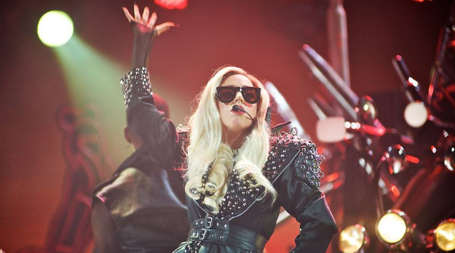 Lady Gaga en los Grammy 2026.
