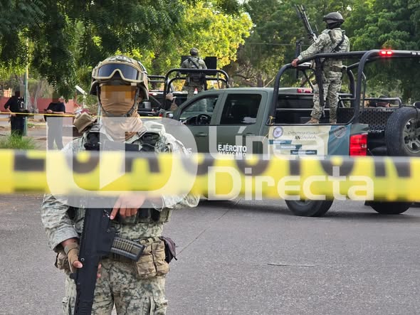 Unidad y elementos del Ejército Mexicano y una cinta amarilla de precaución