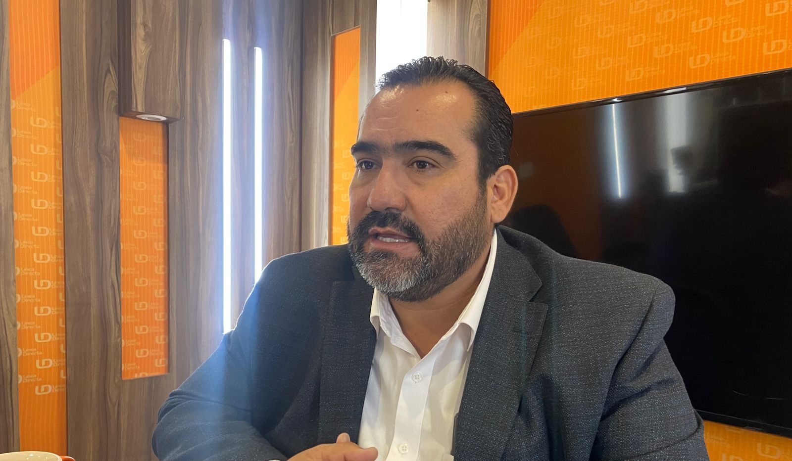 Emmanuel Higuera Terraza en el estudio de Línea Directa