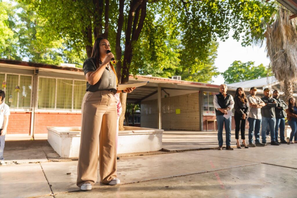 La Escuela Primaria Julio Hernández recibió mejoras en su infraestructura sanitaria y eléctrica
