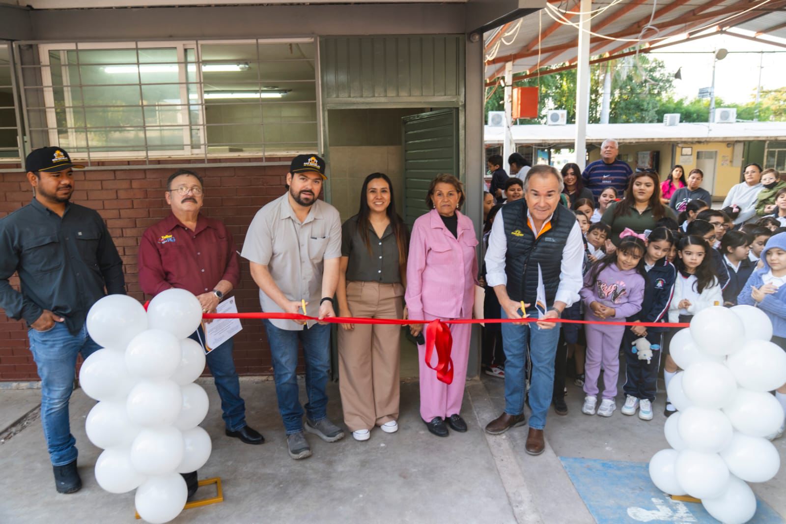 Empresarios apoyan mejora de infraestructura en la primaria Julio Hernández
