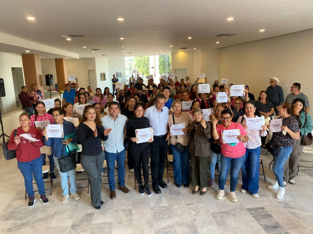 Personas beneficiadas en entrega de equipos