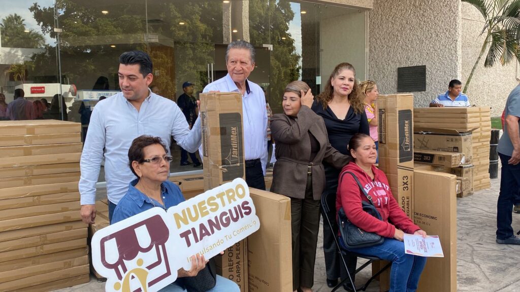 Entrega de equipos en Guasave