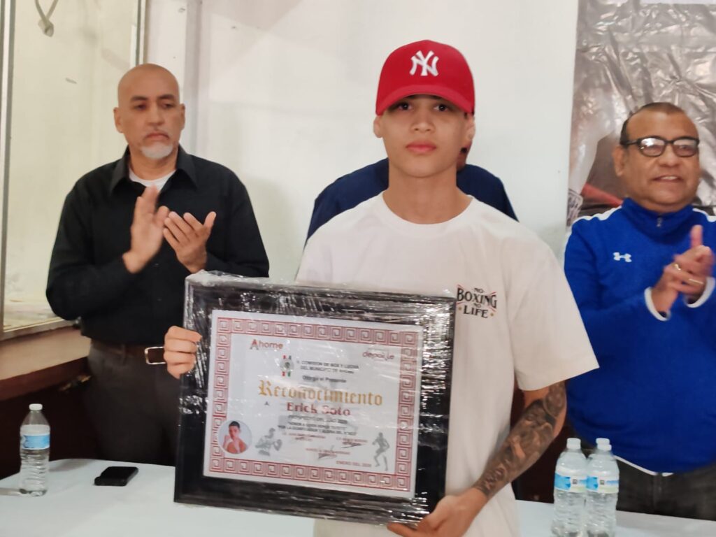 Erik Soto fue premiado como Prospecto del Año en el boxeo ahomense