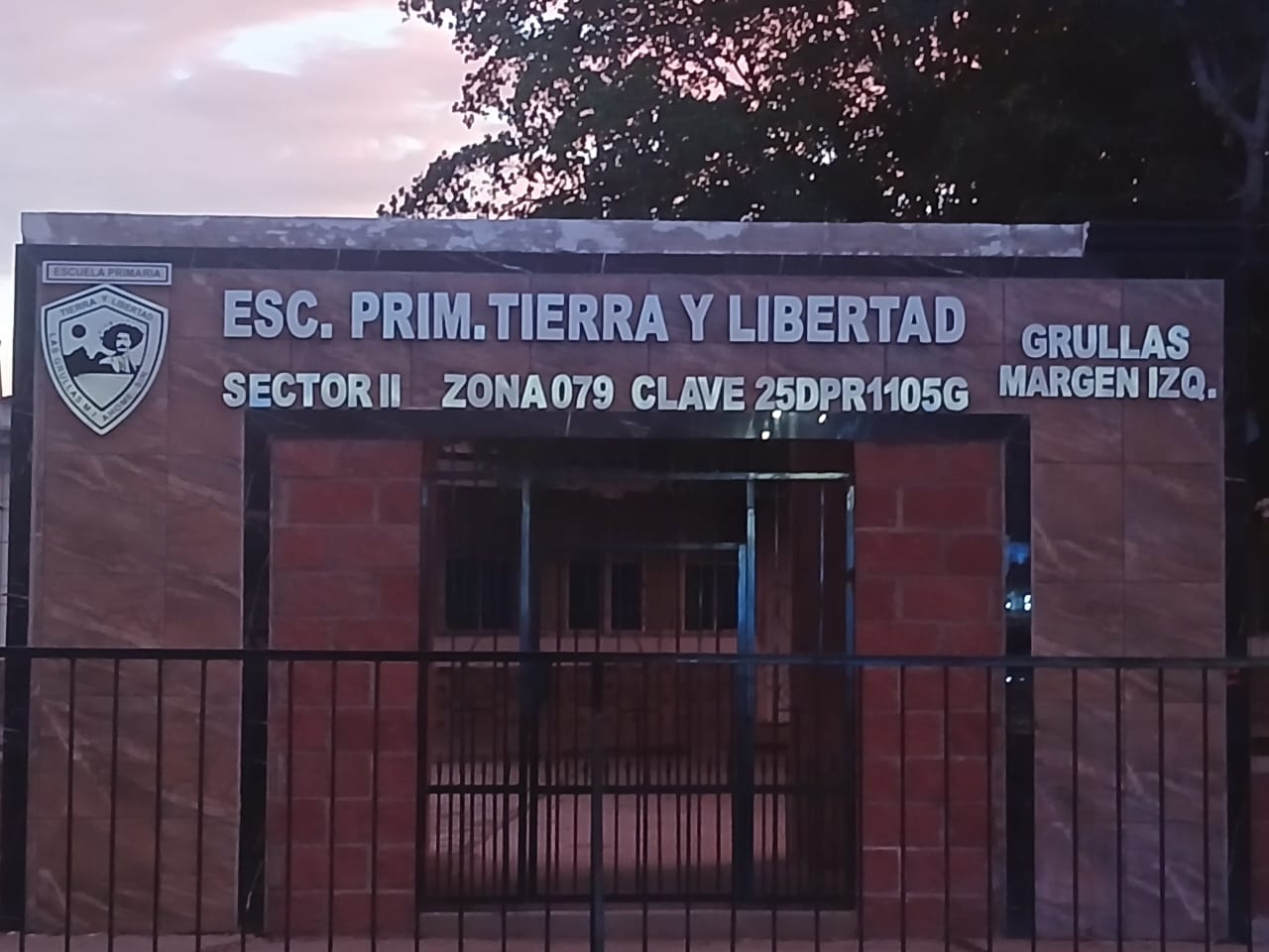 Piden solución a problema eléctrico y de techumbre en primaria