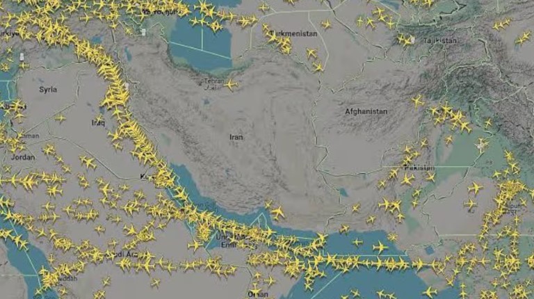 Irán ordena el cierre de su espacio aéreo mientras intensifica represión a manifestantes