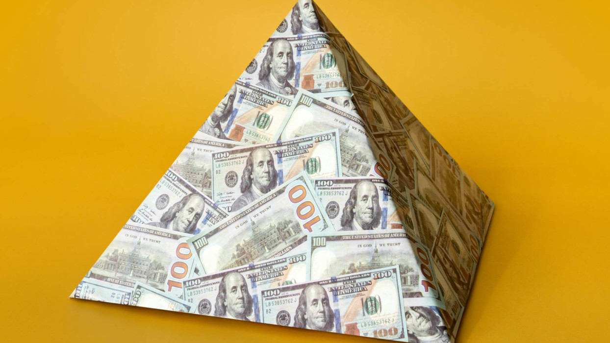 iniciativa para castigar a estafadores que defraudan a inversionistas con pirámides Ponzi