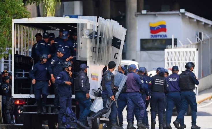 Venezuela excarcela a 14 periodistas y confirma 406 presos políticos liberados