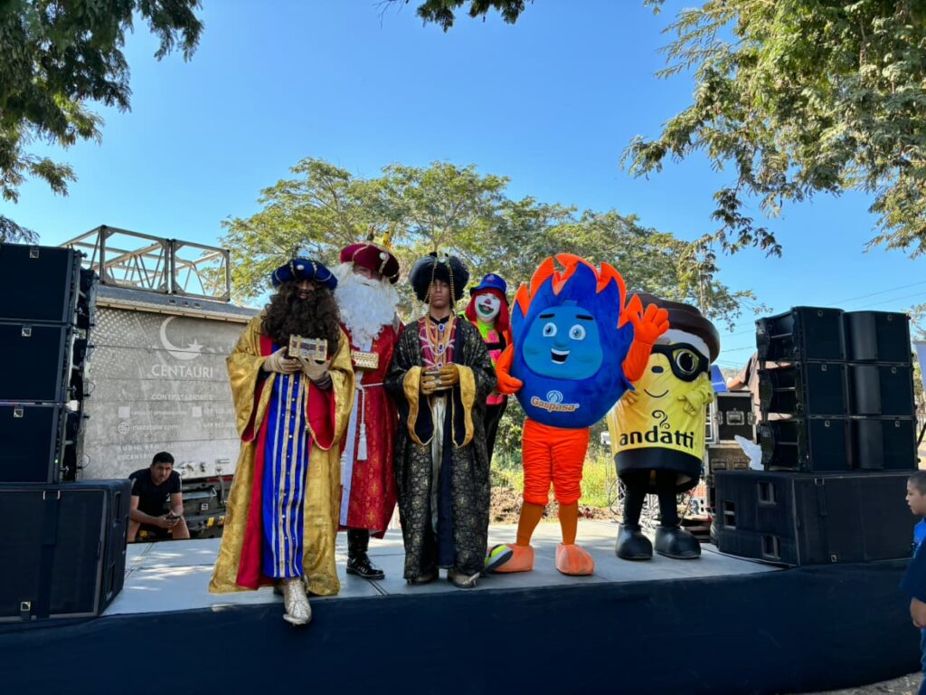 Reyes magos en el festejo de la Fundación Grupo Alerta