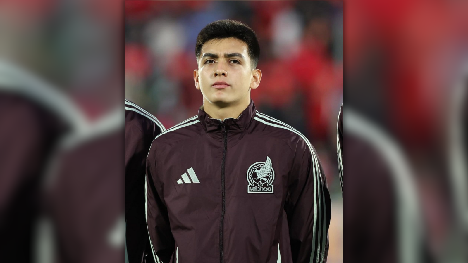 Gilberto Mora fue de los más aclamados en el arribo del tricolor al aeropuerto de la CDMX