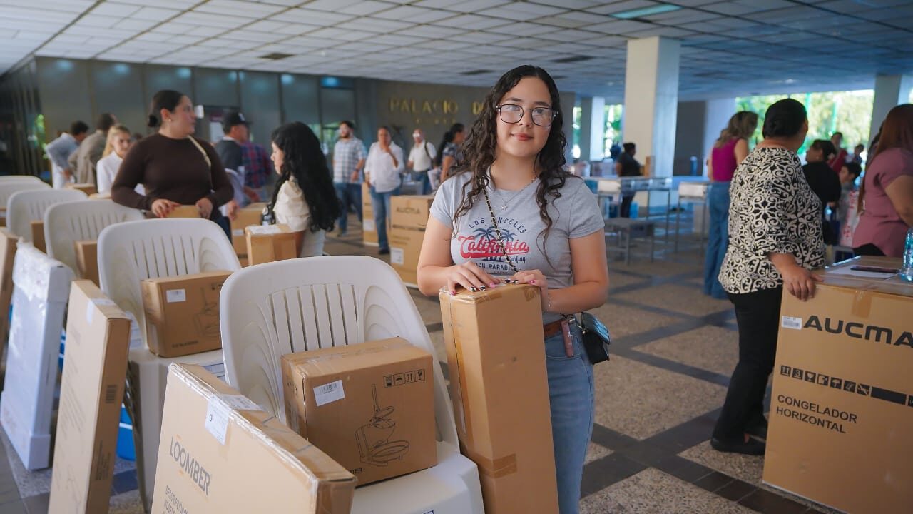 Gobierno de Sinaloa y Fundación Coppel entregan equipamiento a emprendedores