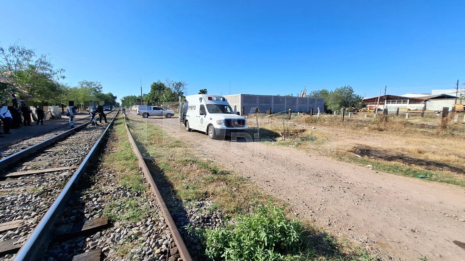 Vías de tren y autoridades de seguridad e investigación