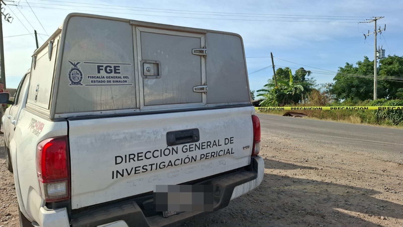 Unidad de la FGE junto a carretera