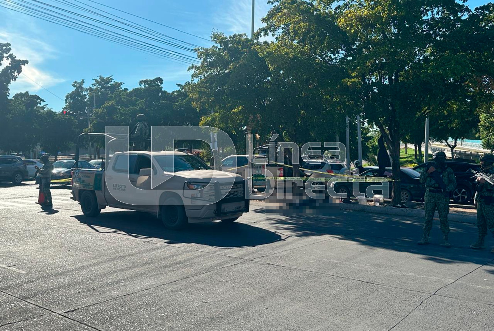 Unidad de la marina con cinta amarilla de precaución