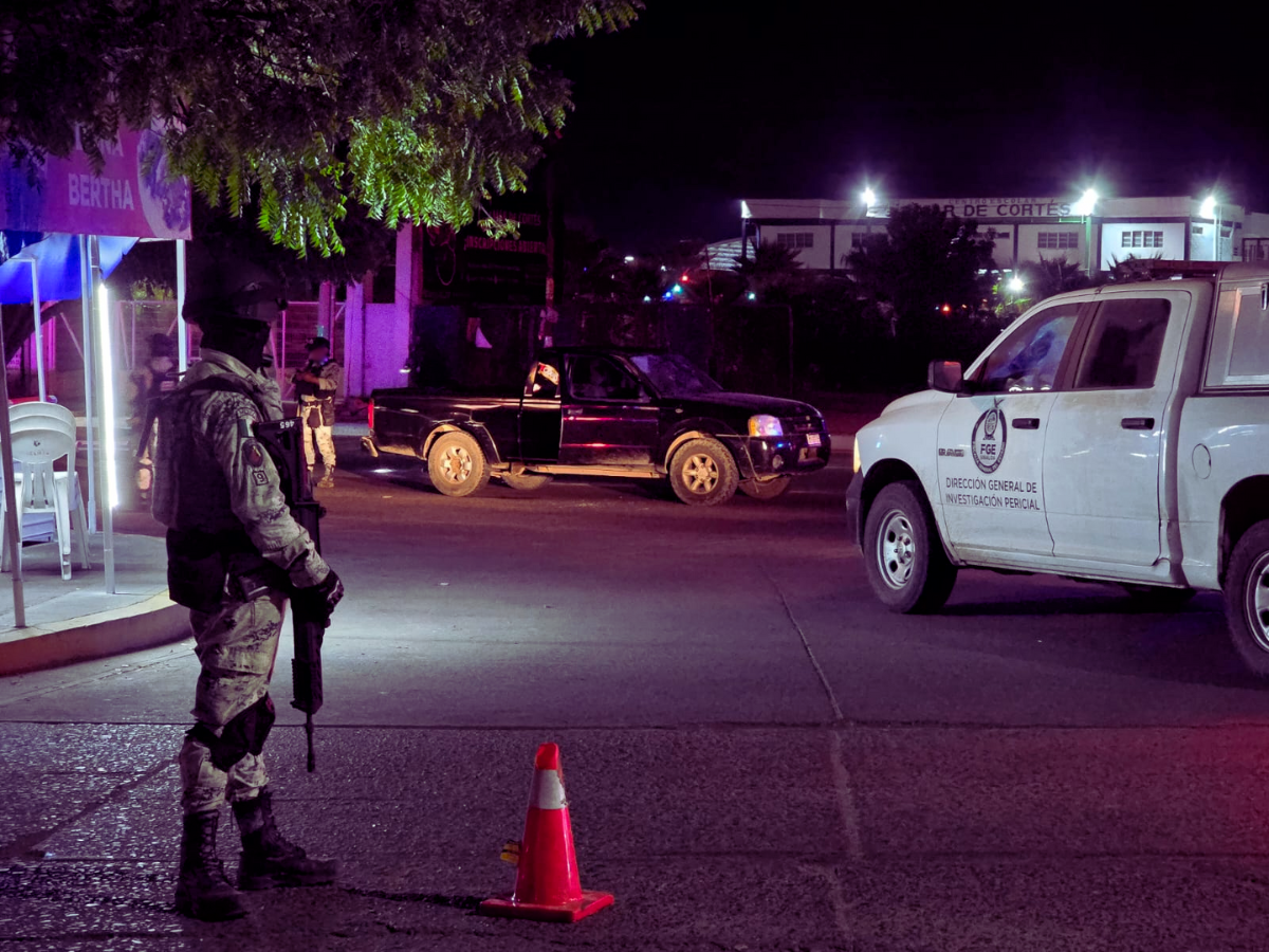 Ataque armado a tripulantes de una camioneta deja dos heridos