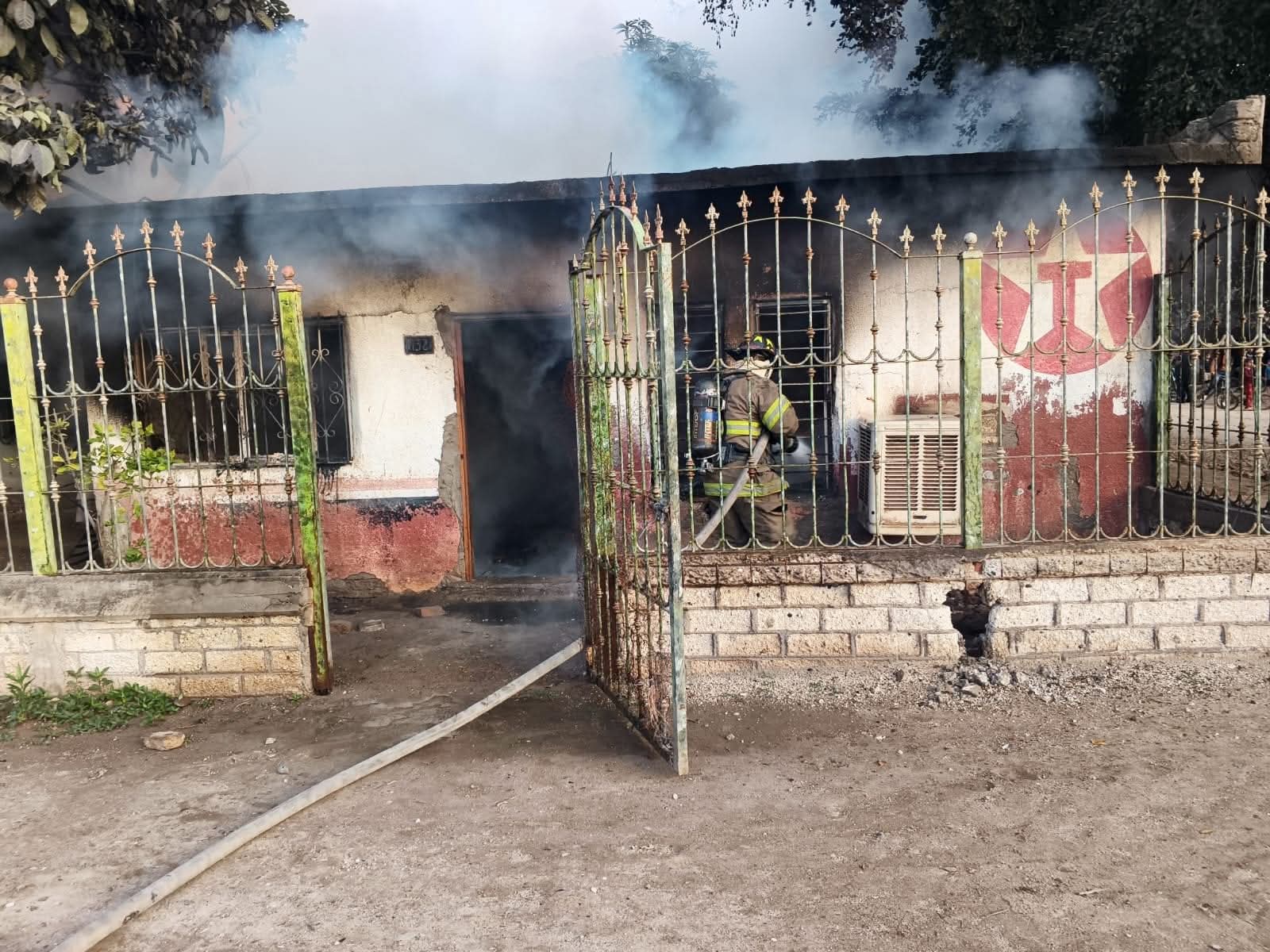 Casa con humo en Guasave