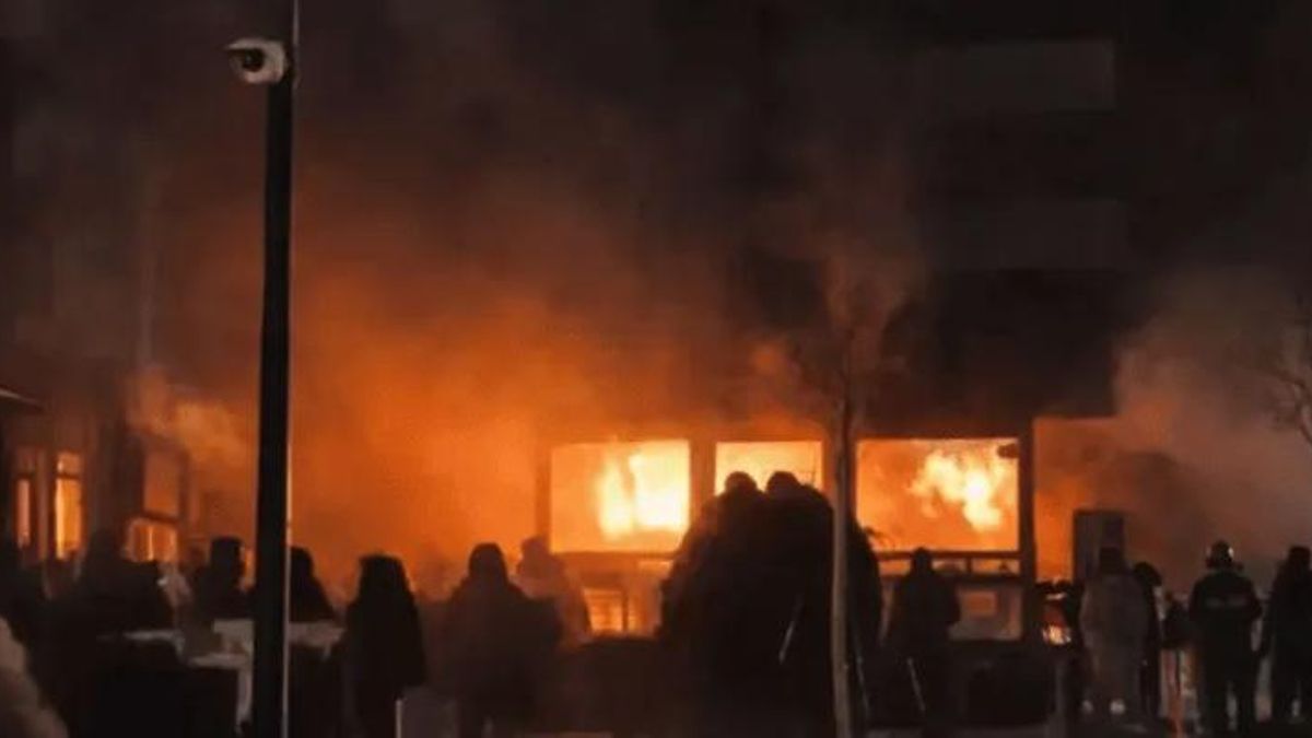 VIDEOS: Así fue el impactante incendio durante festejo de Año Nuevo en estación de esquí en Suiza