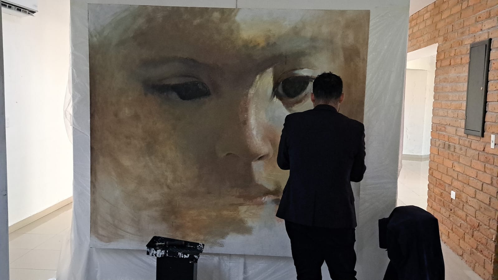 Inicia exposición Rasgos Móviles de Alejandro Álvarez en Los Mochis