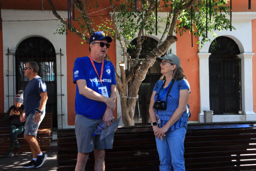 Integrante del grupo Blue Shirts en Mazatlán
