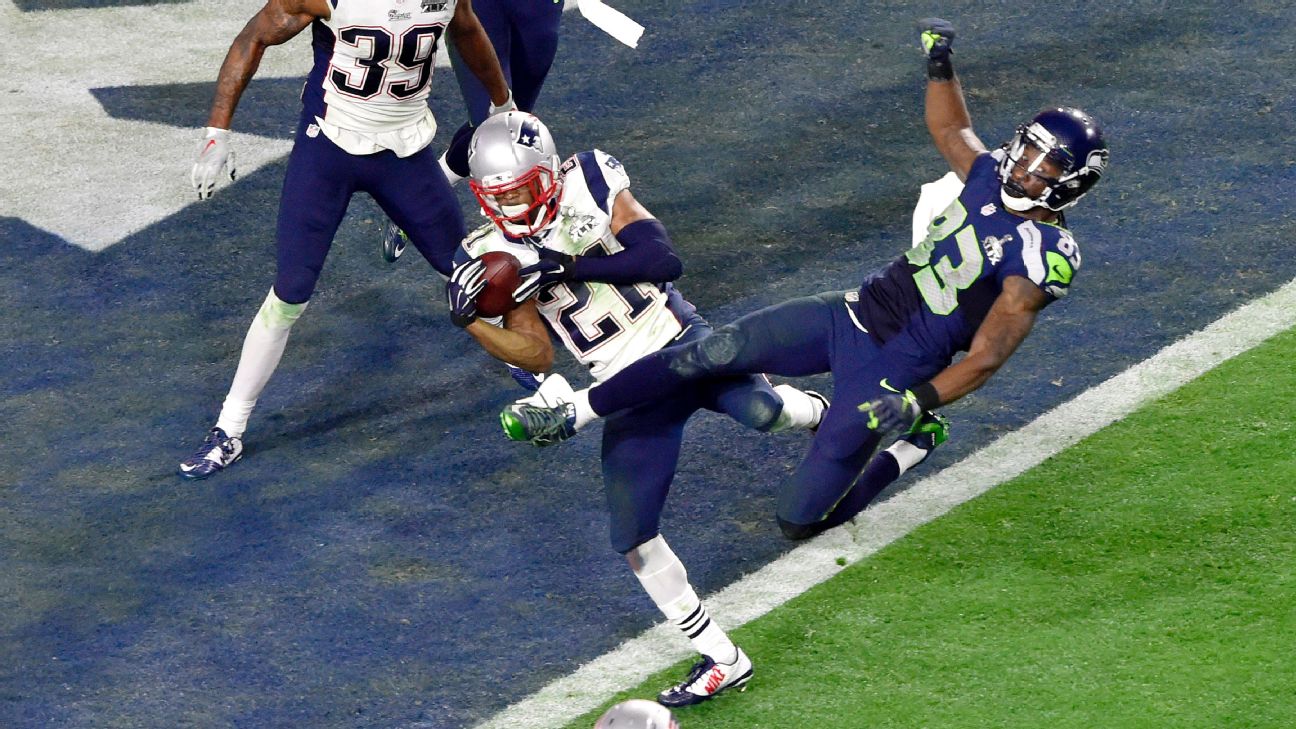Jugador realizando una intercepción de pase