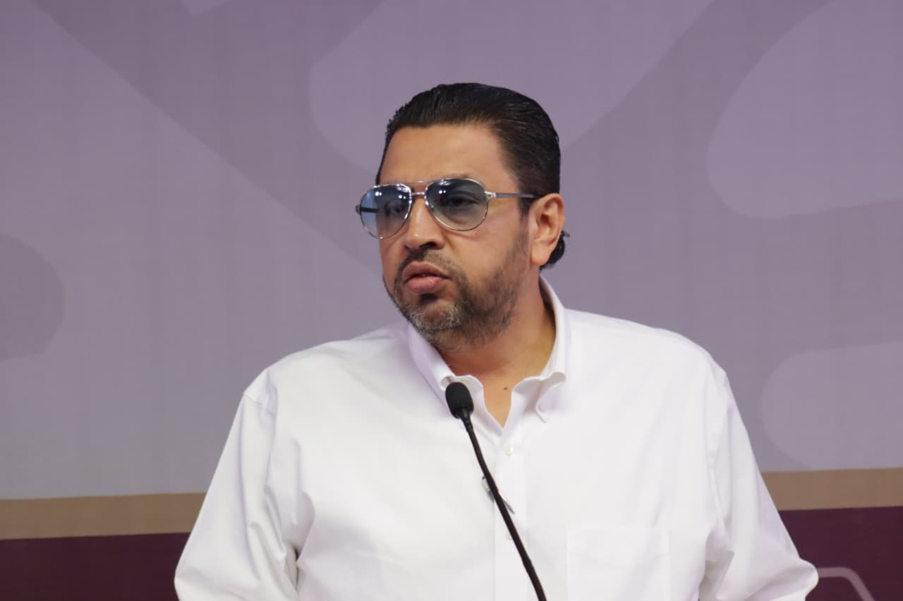 Secretario de Agricultura de Sinaloa, Ismael Bello Esquivel en semanera.