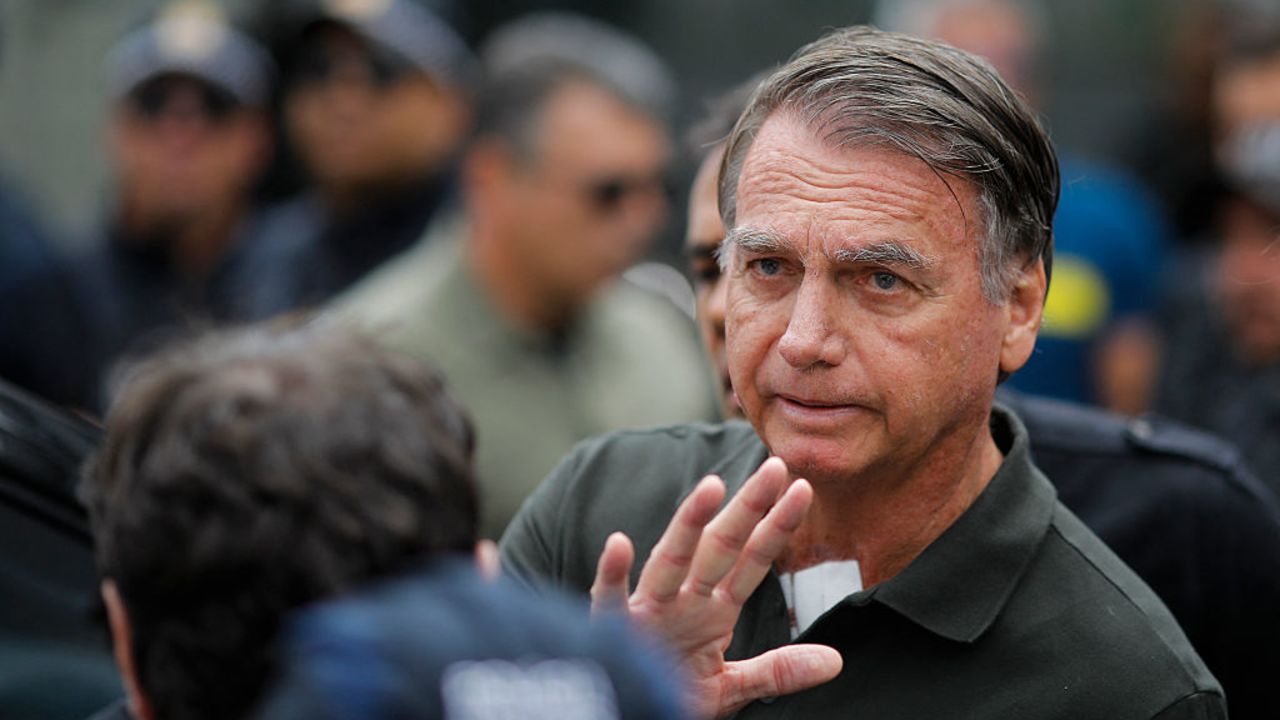Corte suprema de Brasil rechaza solicitud de prisión domiciliaria a Bolsonaro pese a crisis de salud