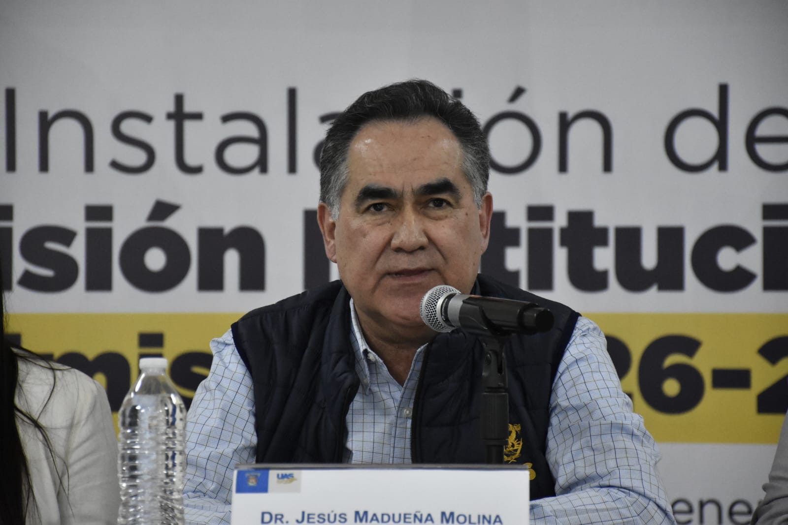Jesús Madueña Molina presente en la instalación de la Comisión Institucional de Admisión.