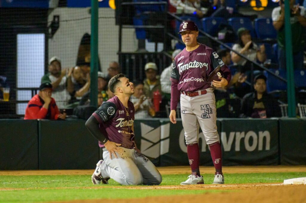 Joey Meneses fue atrapado en intento de doble robo