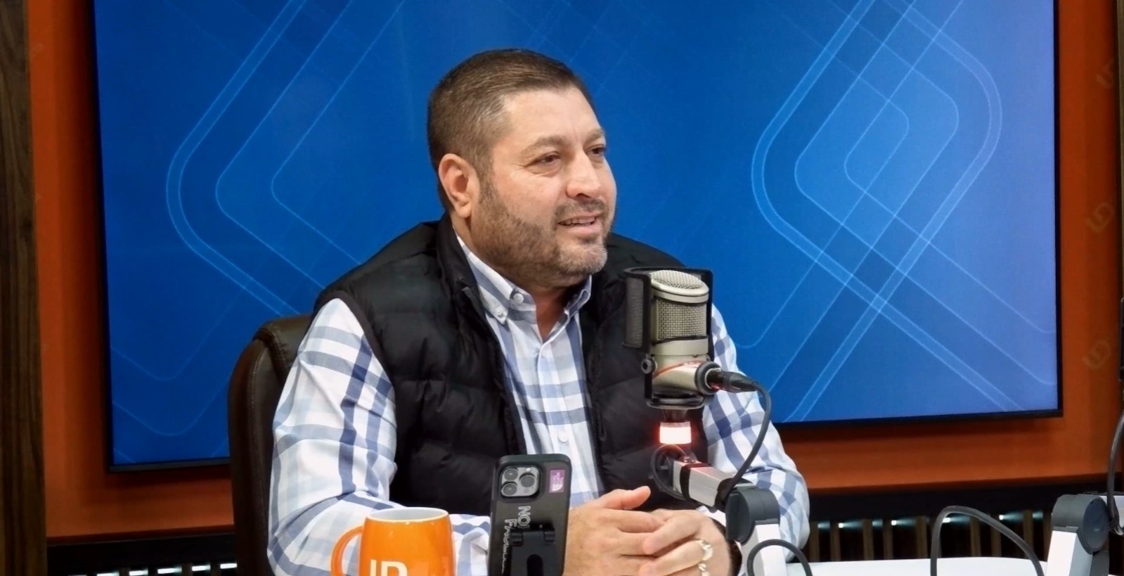 José Paz López Elenes en entrevista en el noticiero de Línea Directa