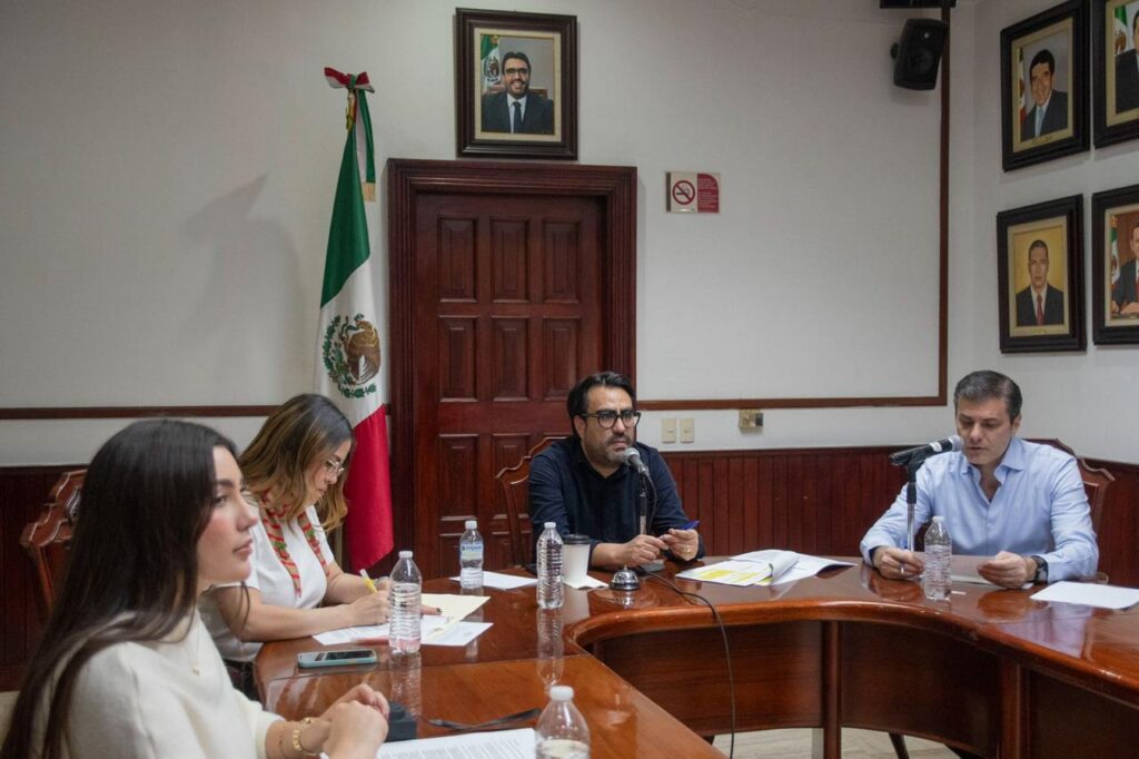 Juan de Dios Gámez dirige sesión de Cabildo en Culiacán