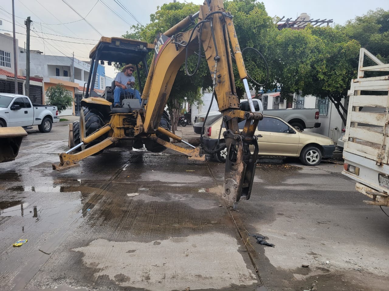 Maquinaria pesada en reparación de la Jumapam