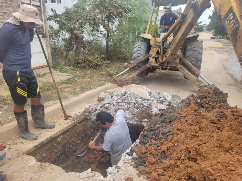 Personas con reparación de tuberías