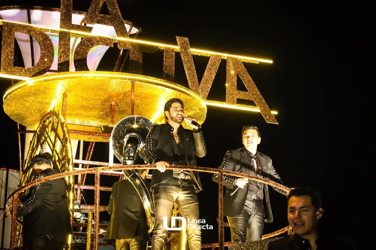 La Adictiva en carro alegórico del Carnaval de Mazatlán