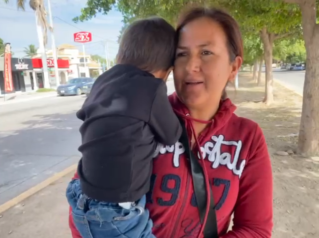 La señora Carmen, vende verdura en Guasave