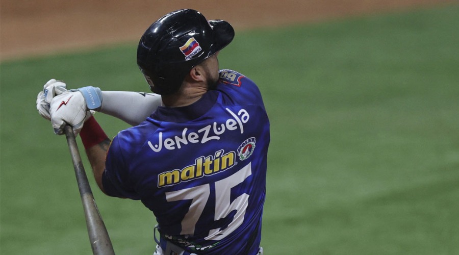 Bateador haciendo swing