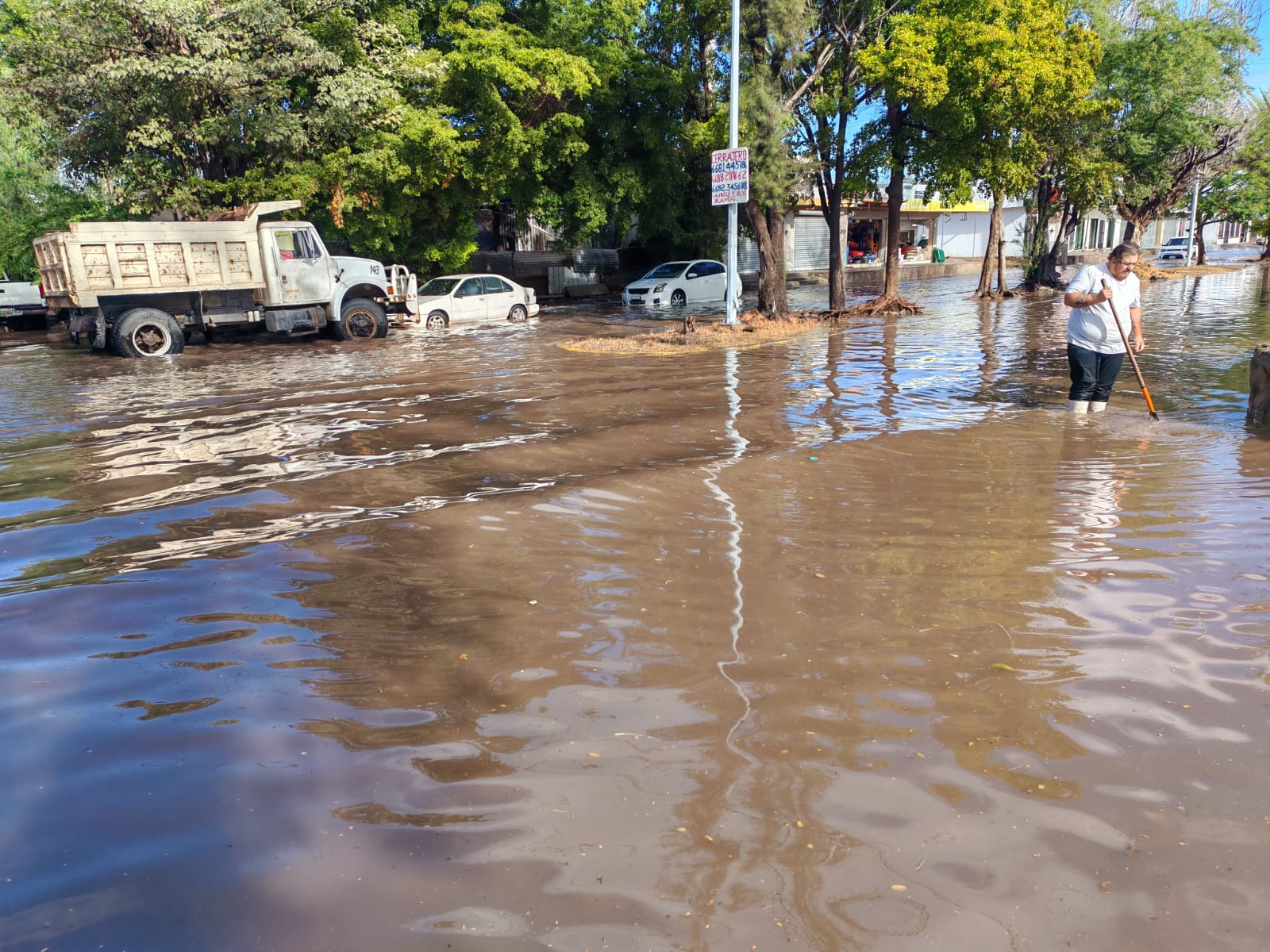 Calle inundada en Los Mochis
