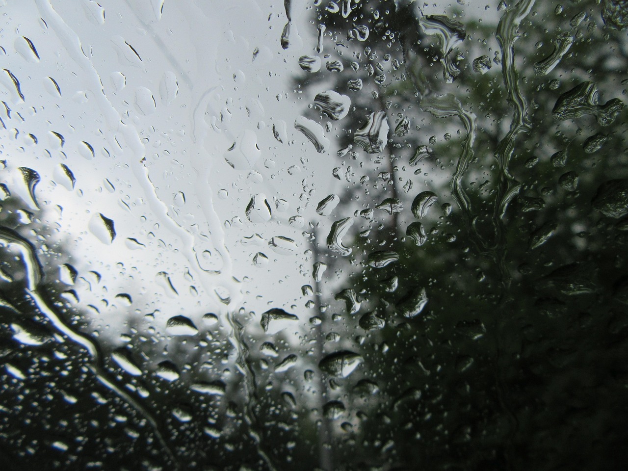 Vidrio con gotas de agua