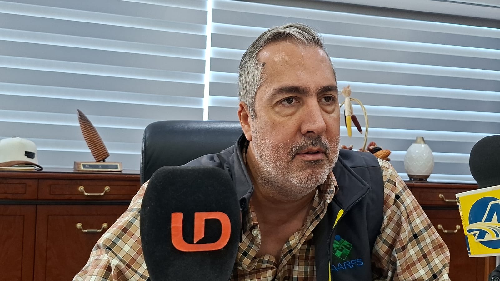 Luis Xavier Zazueta Ibarra en entrevista con medios de comunicación